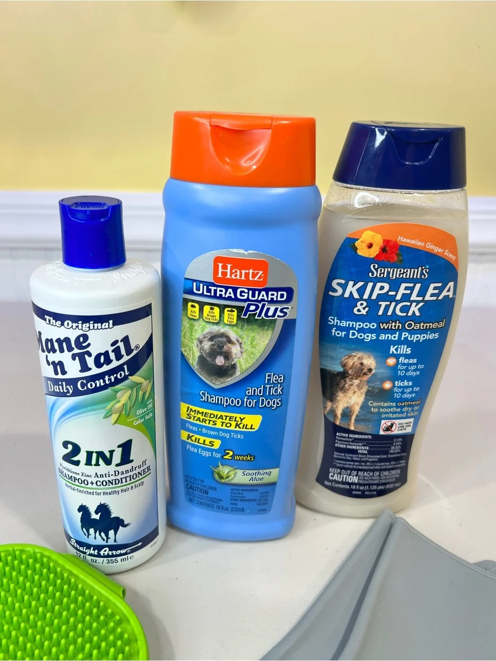 Flea and tick dog shampoo plus grooming scrubbers